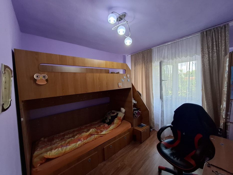 Apartament cu 2 camere semidecomandat, in zona centrala