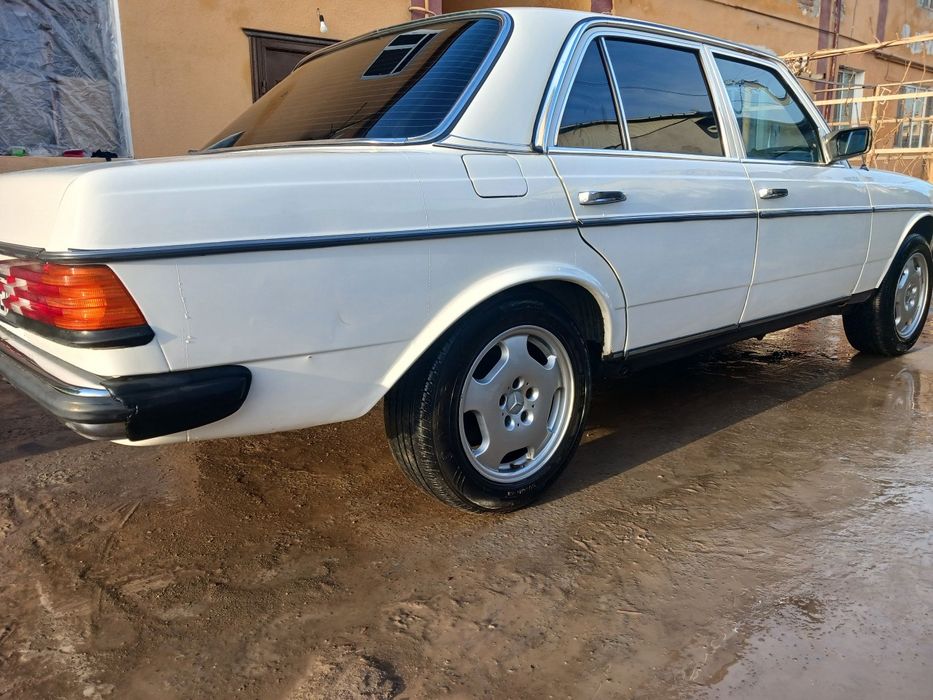 Мерседес Бенз 123