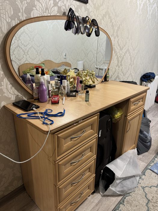 Продам кровать 2-мя тумбочками