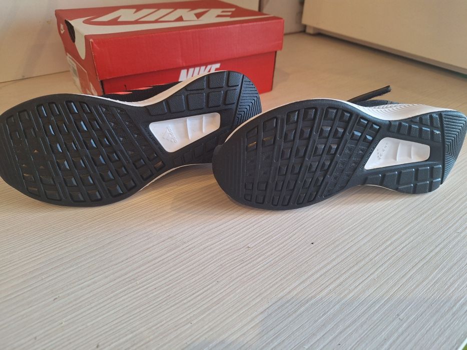 Нови маратонки адидас 28 номер