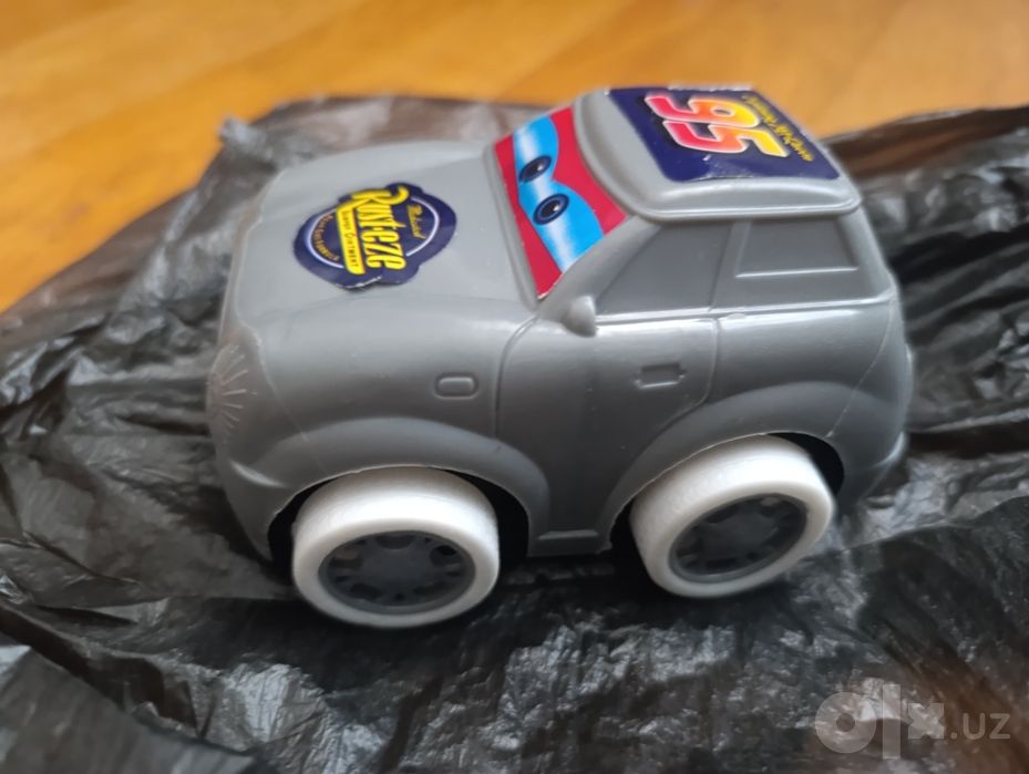 Игрушечная машина