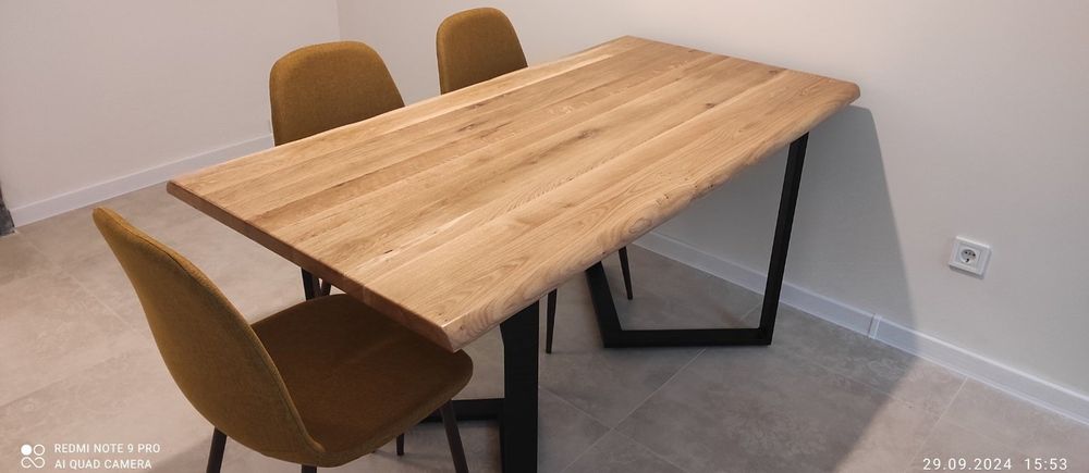 Трапезна маса от масив дъб с метални крака