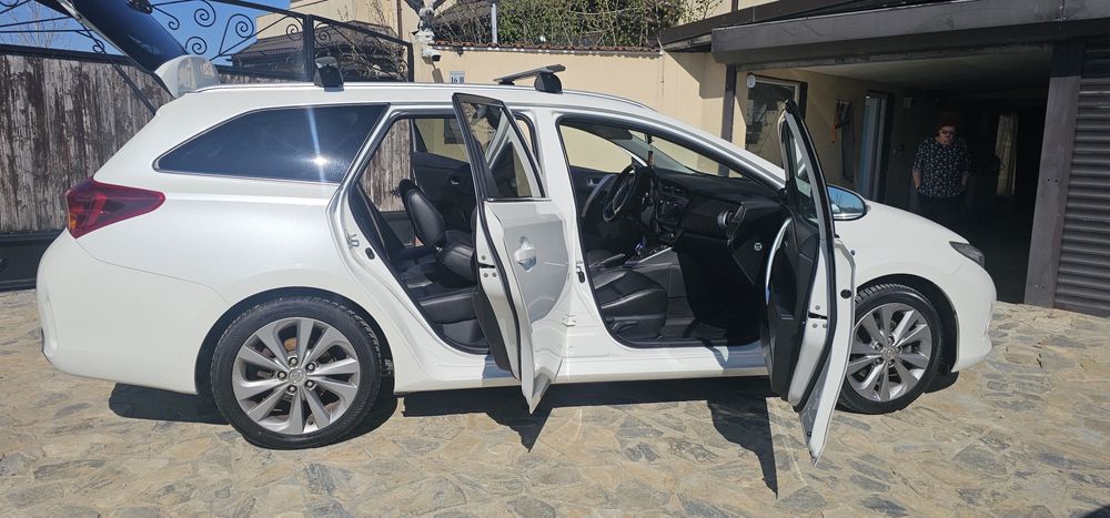 Toyota auris 1.8 Hybrid 136 CP