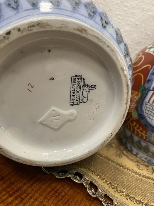 Големи холандски вази от порцелан