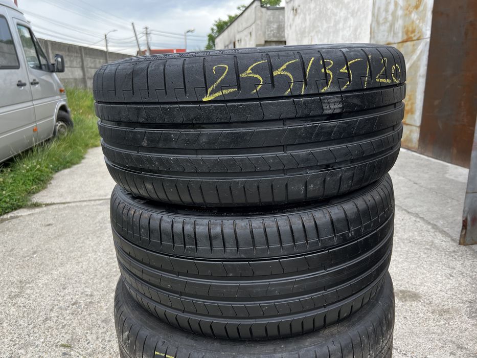 2 anvelope vara 255/35/20 , Pirelli , 6 mm !
