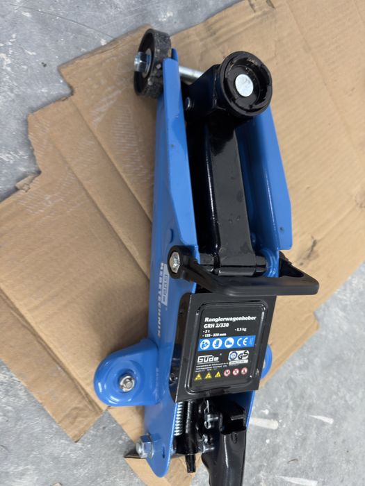 Гайковерт, крик и 2бр. стойки.