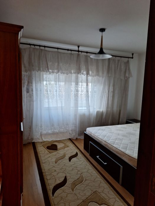 De inchiriat  apartament cu 2 camere , ultracentral, langa primarie, langa  Liceul Ioan Petrus