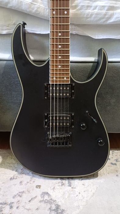 Продаётся гитара Ibanez RG421EX