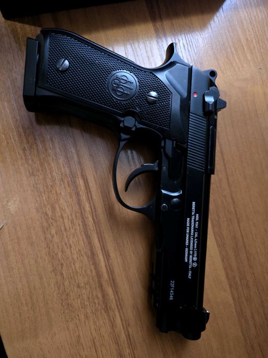 Ерсофт пистолет с СО2 капсули – отлично състояние