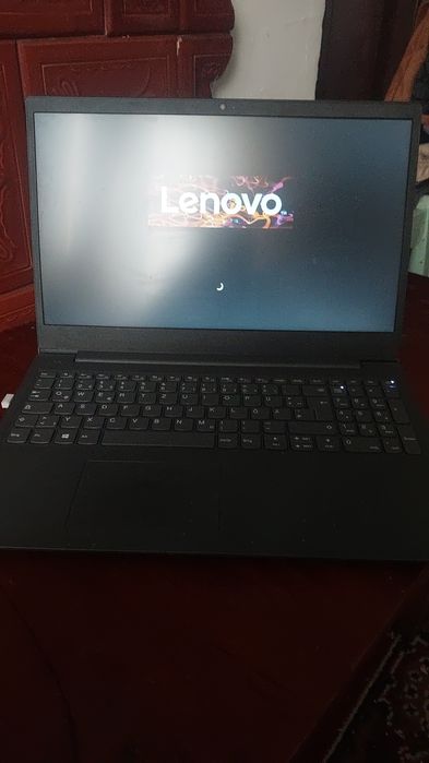 Vând laptop Lenovo