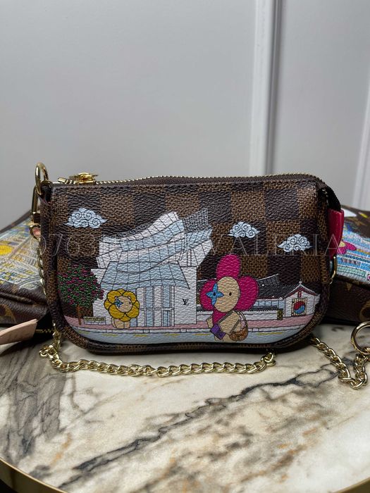 Geanta Min Louis Vuitton - Pochette Accesoires cu Imprimeuri