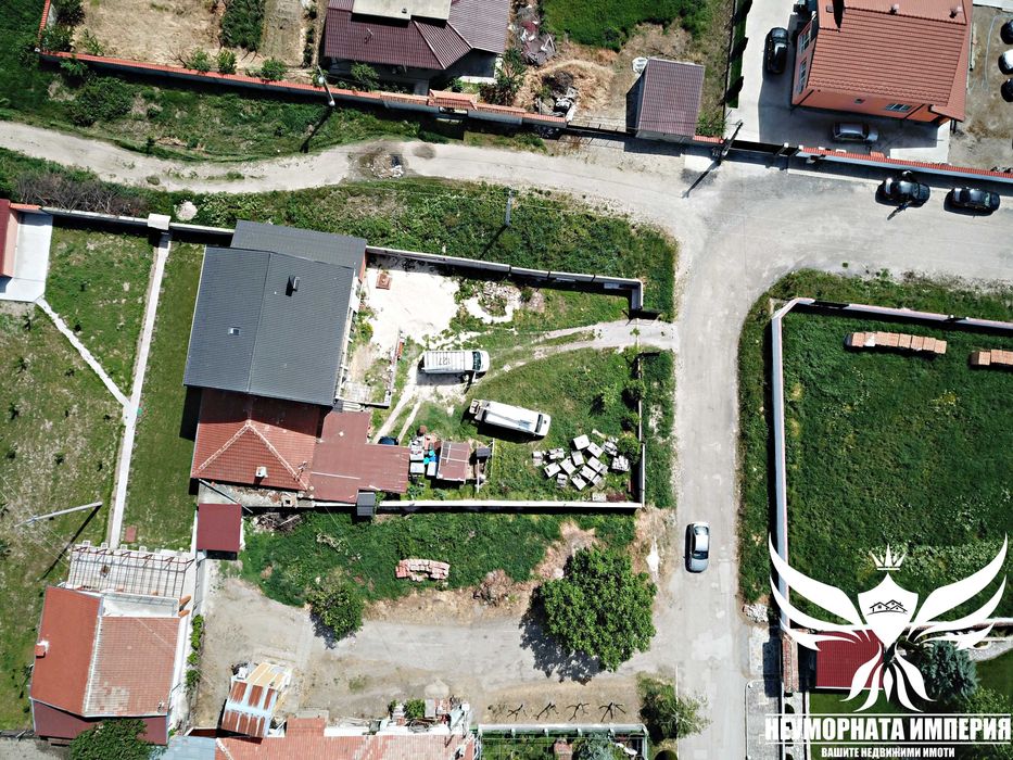 Продавам нова къща с широк двор 820кв.м. в село Костиево, общ.Марица