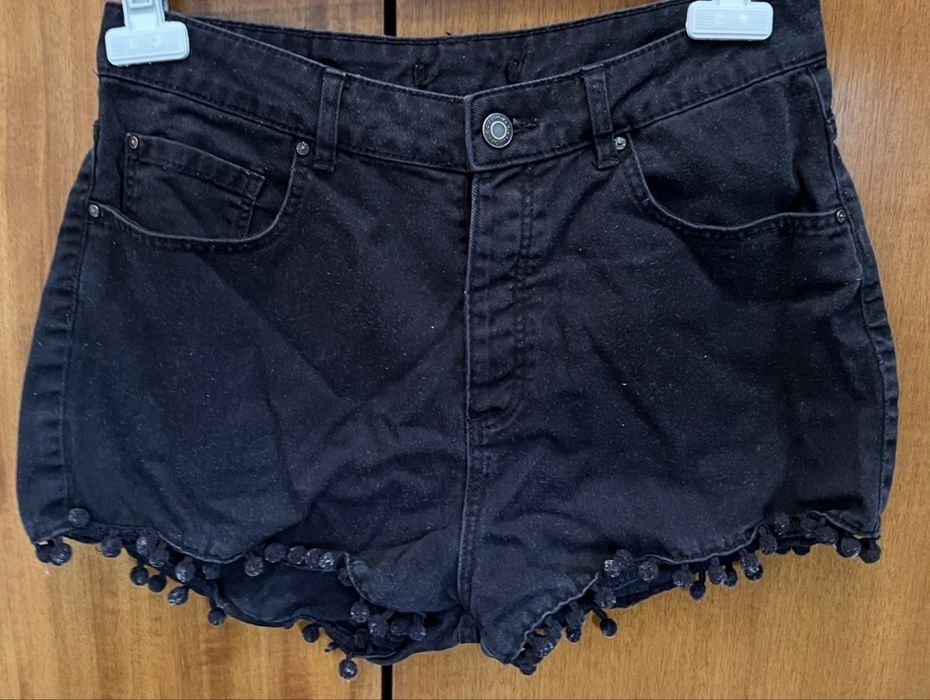 Продавам запазени дамски къси гащи!