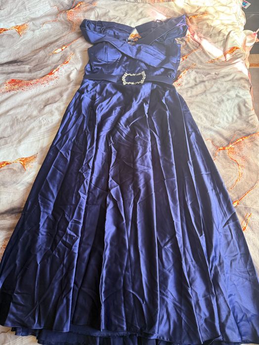 Продавам бална рокля