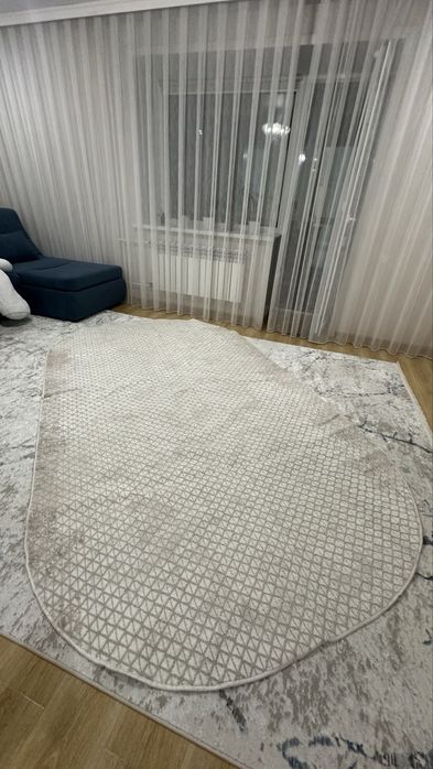 Продам палас овальный