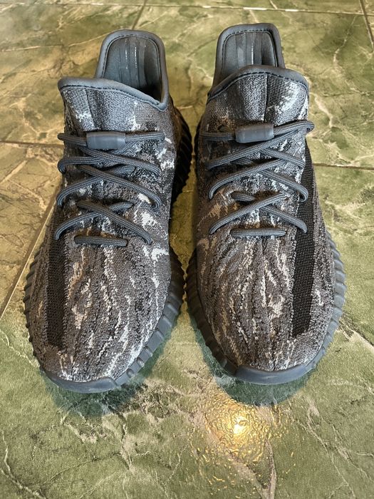 Yeezy 350 V2 Dark Salt