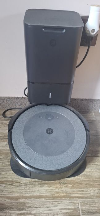 iRobot Roomba i3+ с автоматична станция (Clean Base)