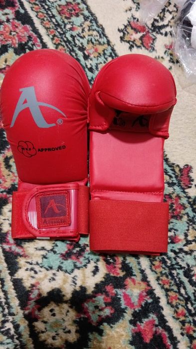 Перчатки WKF новые