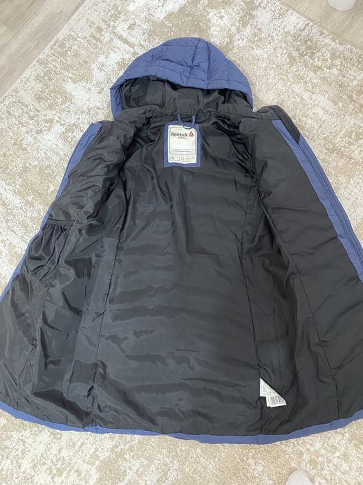 Продам куртку Reebok