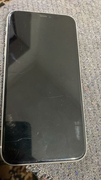 продам IPhone 11