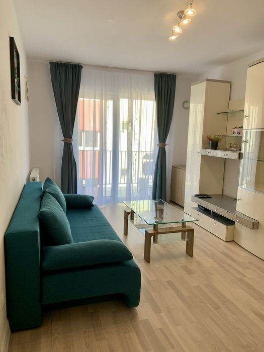 Ofer spre inchiriere apartament cu 3 camere