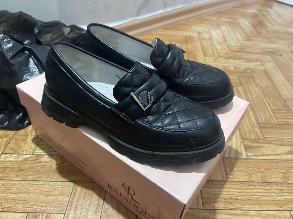 Туфли для девочки 35-36 размер кожа