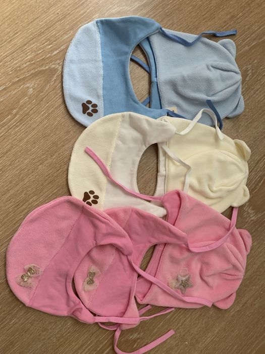 3 детские набора шапки со слюнявчиком новые