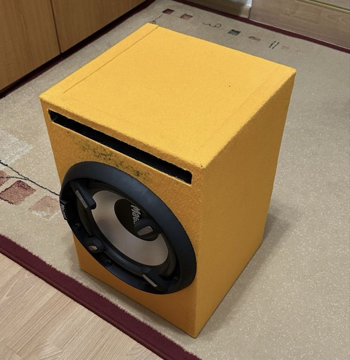 Vand subwoofer auto