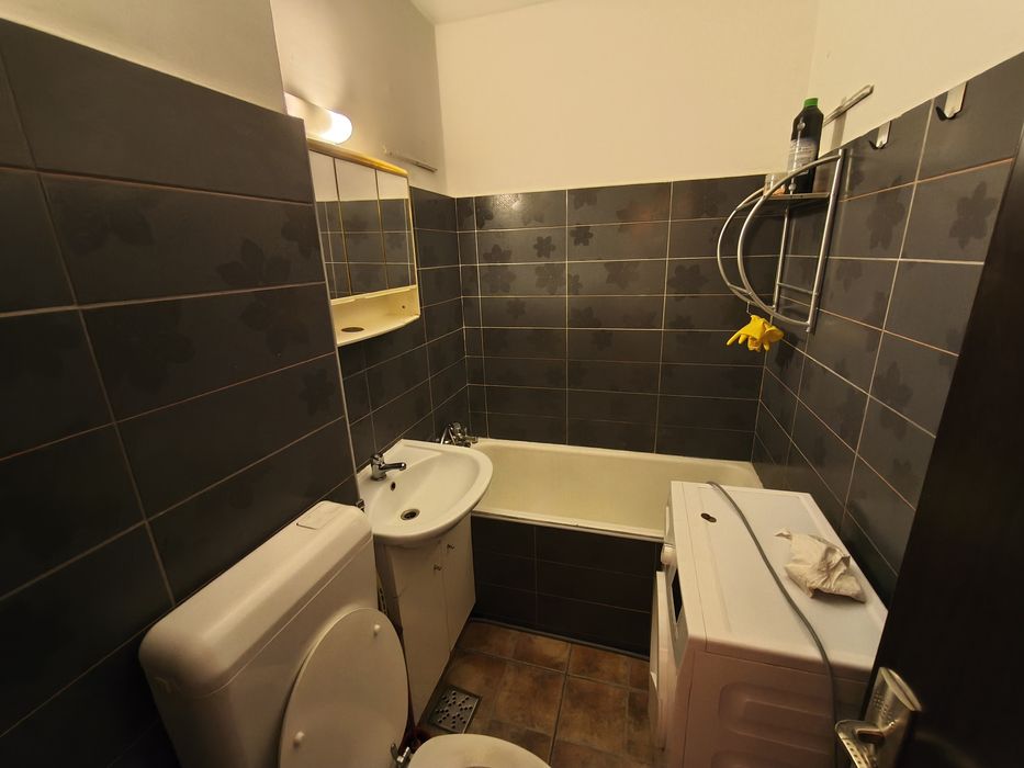 Închiriez garsonieră