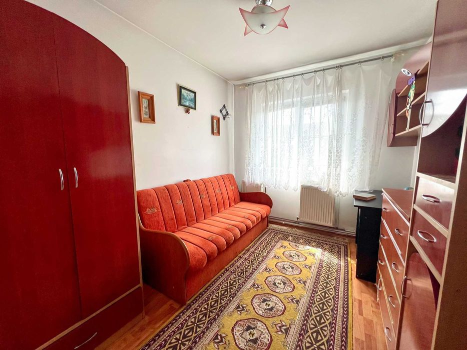 Apartament 3 camere, semidecomandat| Mobilat & utilat | PF|