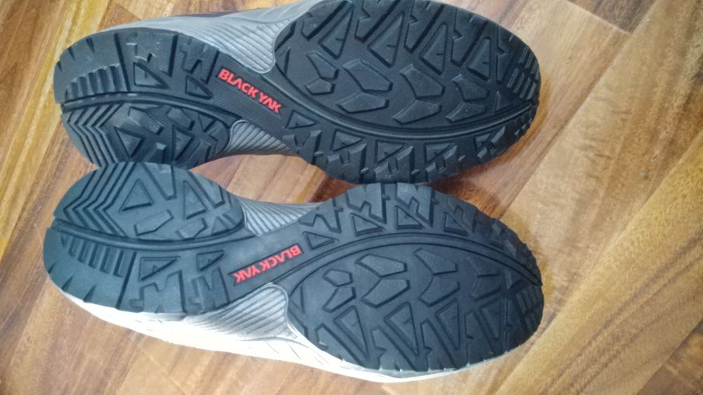 Krasofka kareya BLACK YUK brend srochno sotiladi