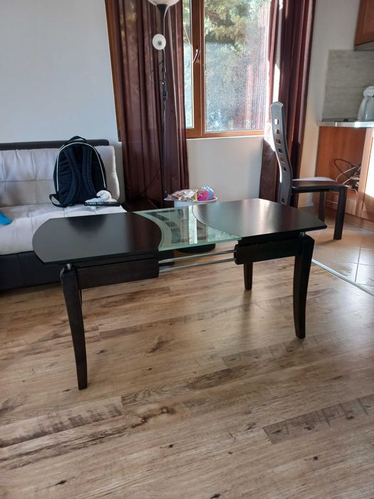 Холна, трапезна маса и столове