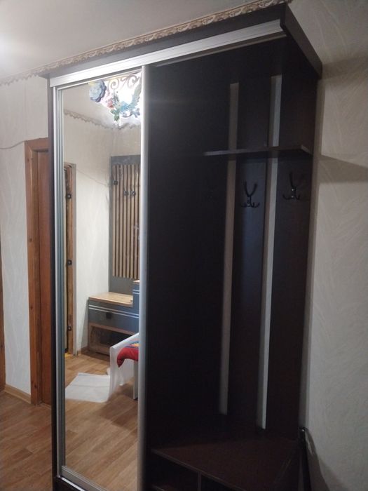 Продам прихожей шкаф