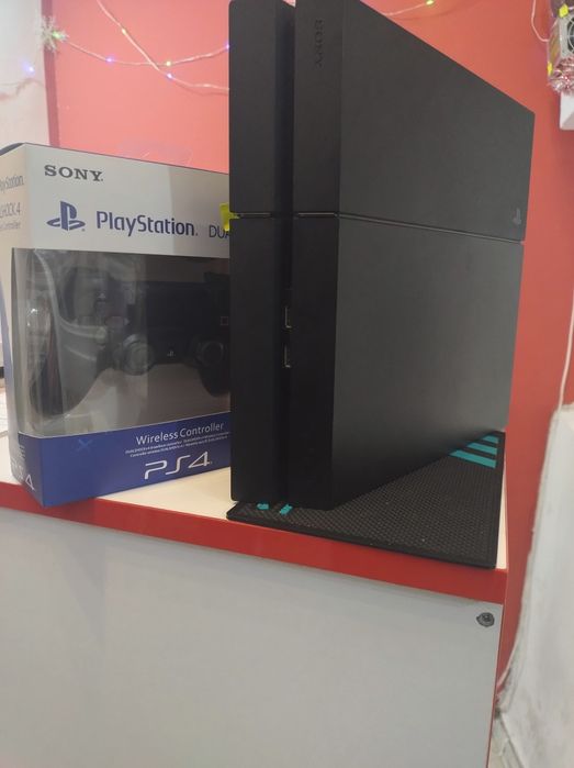 Playstation 4 (500GB)
