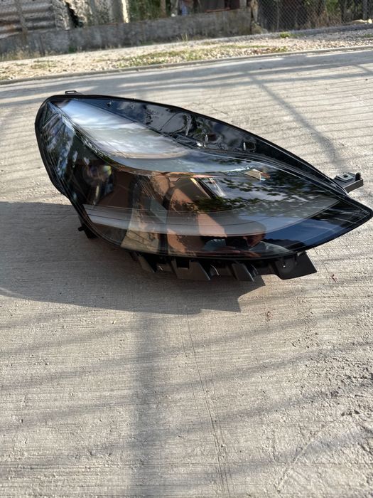 Фар за Тесла 3y десен