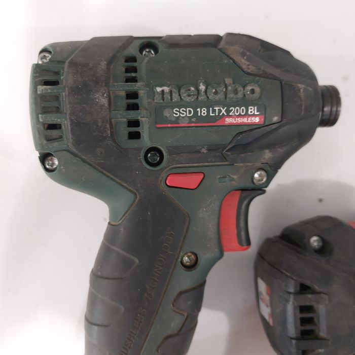 Намалена цена Безчеткови акумулаторни винтоверти и импактдрайвър Метаб