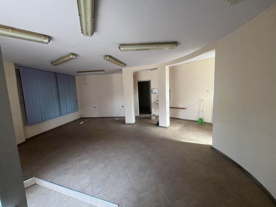 Дава се под наем Магазин в Ямбол, Аврен - 77 кв.м за 400 € - Снимка #5