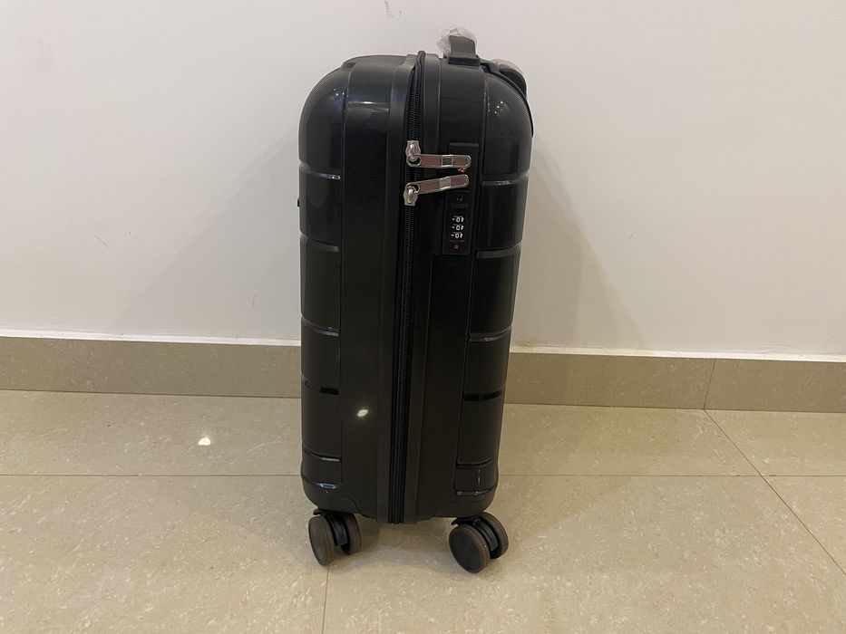 Дорожный чемодан