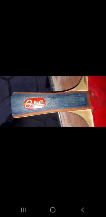 Продаются настольные старые теннисные ракетки.