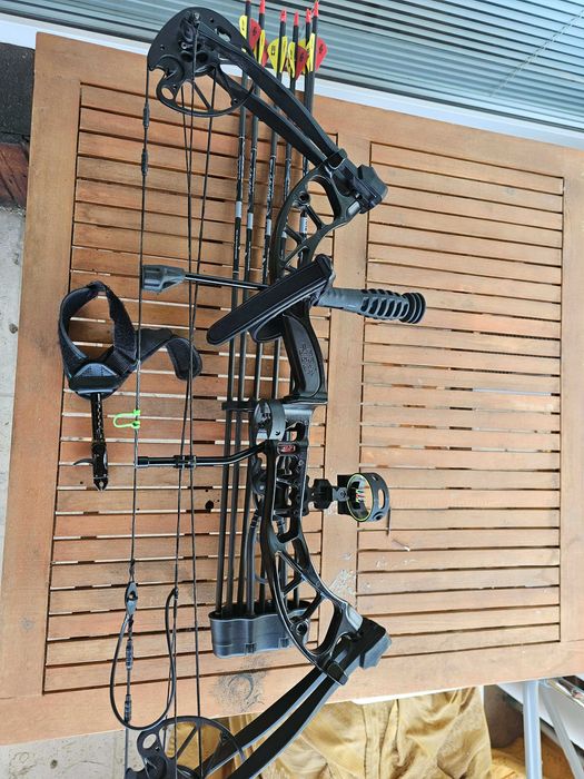 Продавам лък PSE COMPOUND BOW UPRISING
