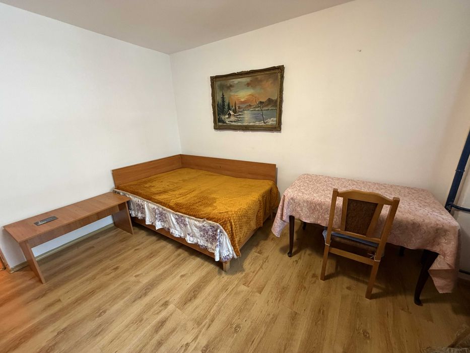 Închiriez 1 camera într-un apartament cu 3 camere