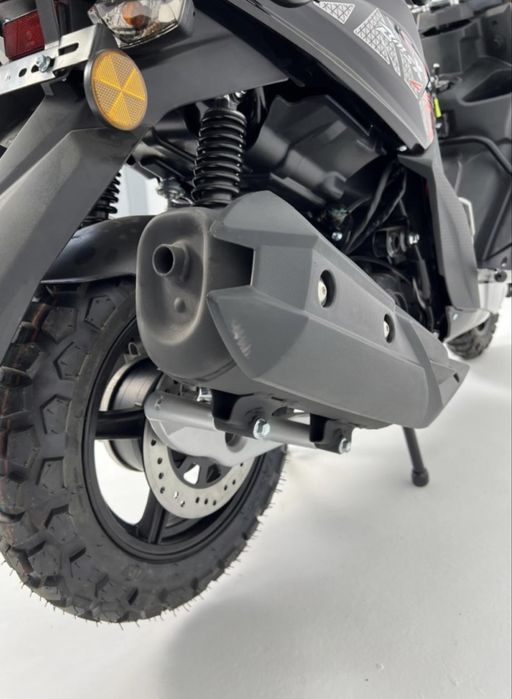 Скутер KMD Samurai 150 черный, белый