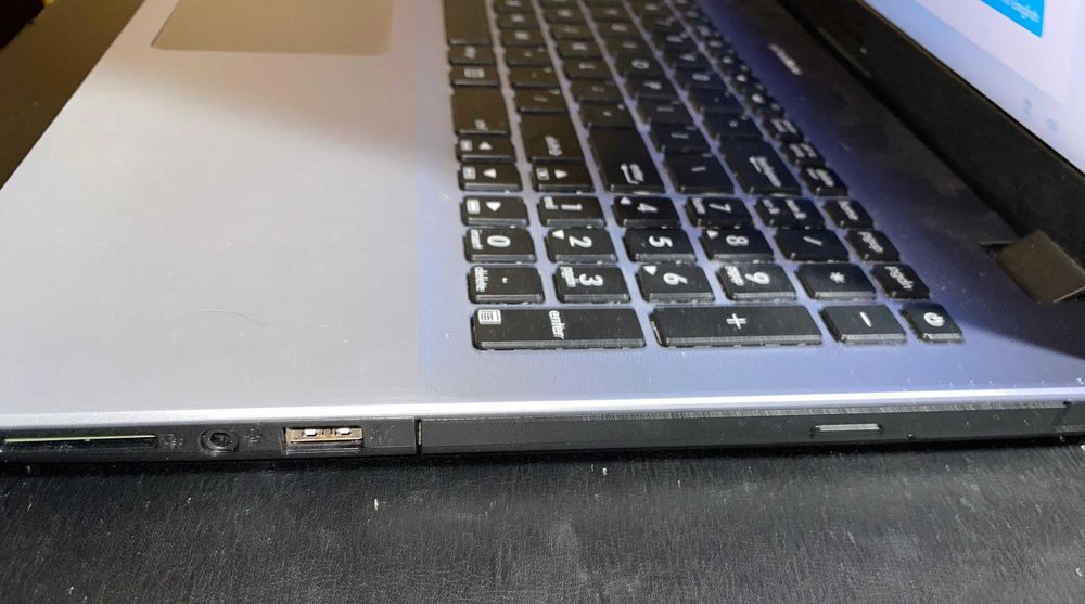 Asus Vivobook F542U I7