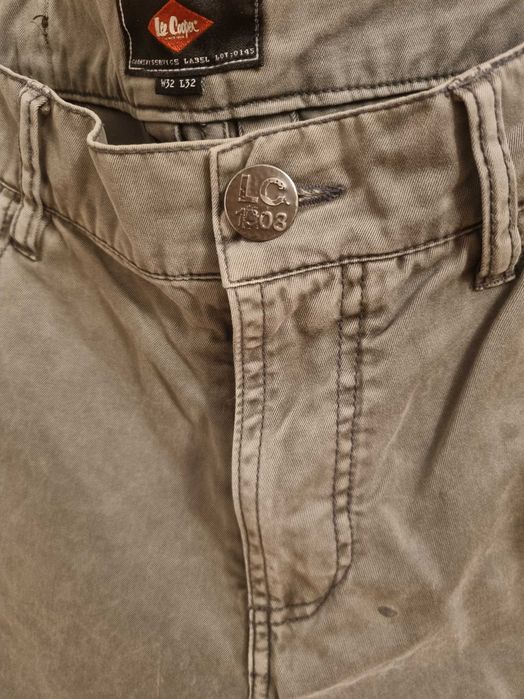Vand 2 perechi pantaloni barbat, M-L, Polo Garage si LEE COOPER,  pret 30 lei fiecare