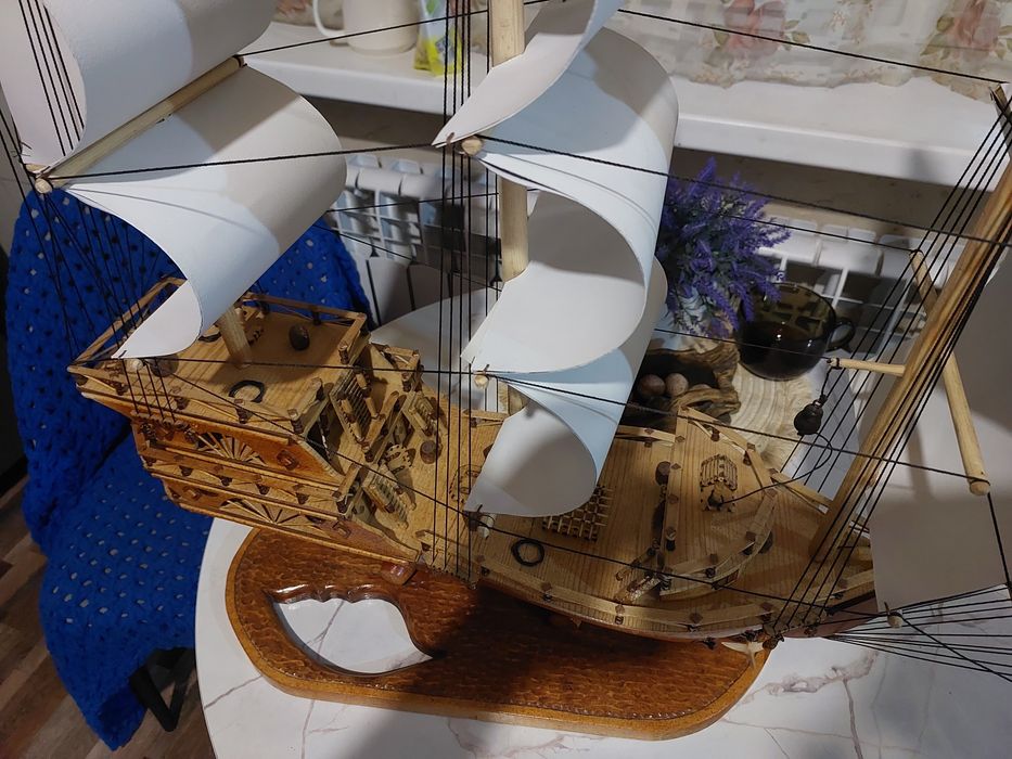 Корабль  сувенир из дерева