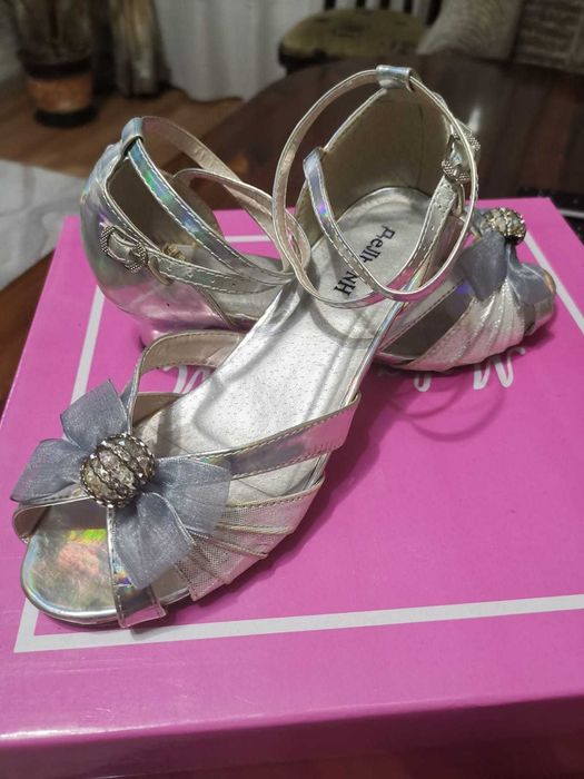 Босоножки на девочку 35 размер