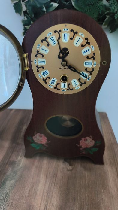 Ceas semineu GDR,mecanism Hermle,cheie+pendul, funcțional.