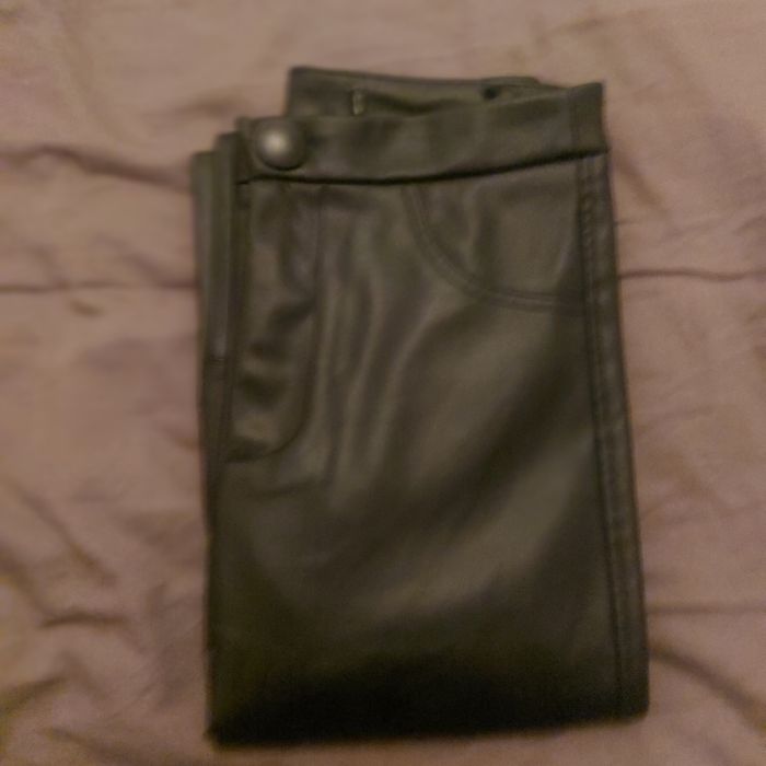 Vind pantaloni marimea M.