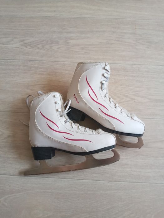 СРОЧНО!!!Коньки фигурные 37рр