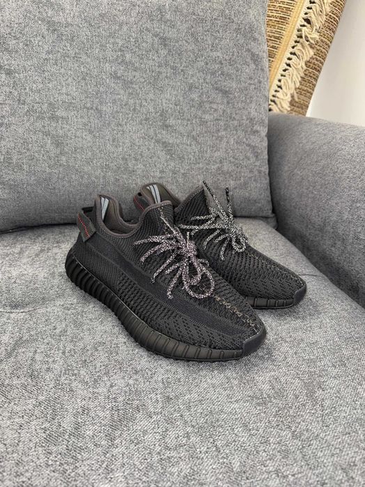 Yeezy 350 V2 Black-Static